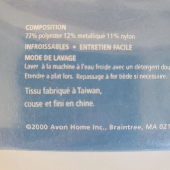 Avon 4 Pack Cloth Napkins 17"x17" Gold Metallic Christmas Holidays Snowflake - Picture 5 of 5